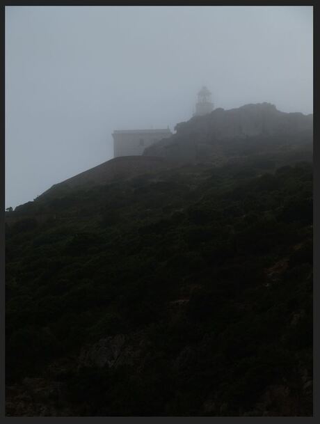 vuurtoren_in_mist