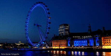 Londen eye in the midnight
