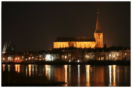 Bovenkerk bij avond