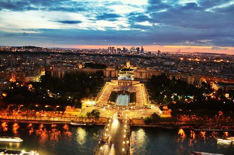 Uitzicht vanuit de Eiffeltoren bij avond