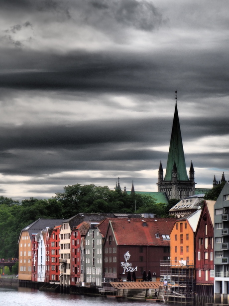 Kirke på avstand