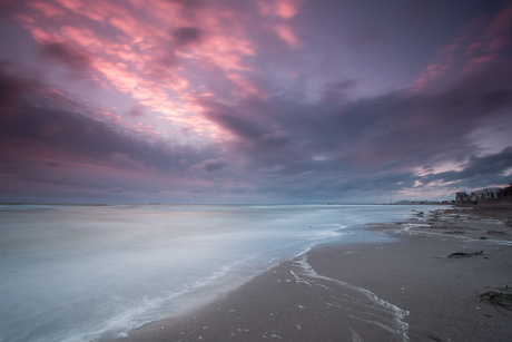 Magische wolken aan de kust van Schotland