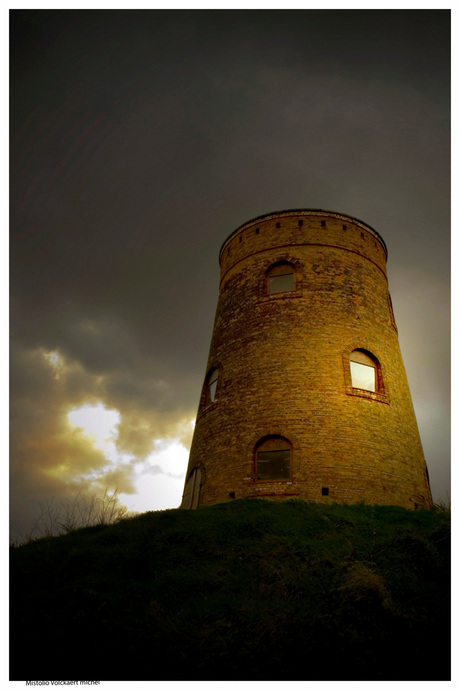 Oude stenen windmolen