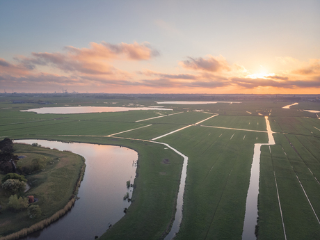 Zonsondergang in de polder