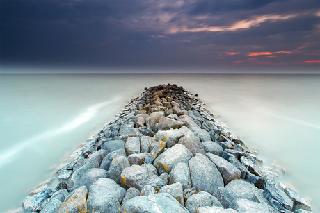 IJsselmeer, de duisternis valt in.