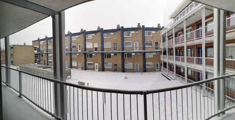 Sneeuw in Sliedrecht ik kom de deur niet uit