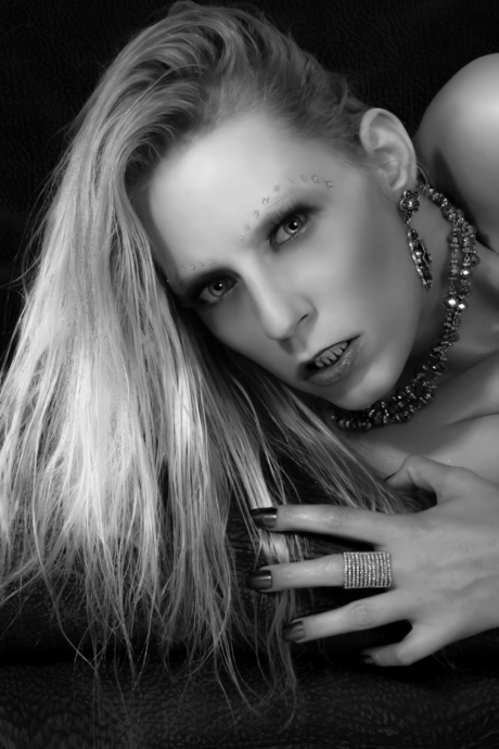 Met logo denk ik af zwart wit