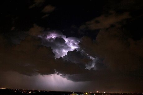 oplichtende wolk