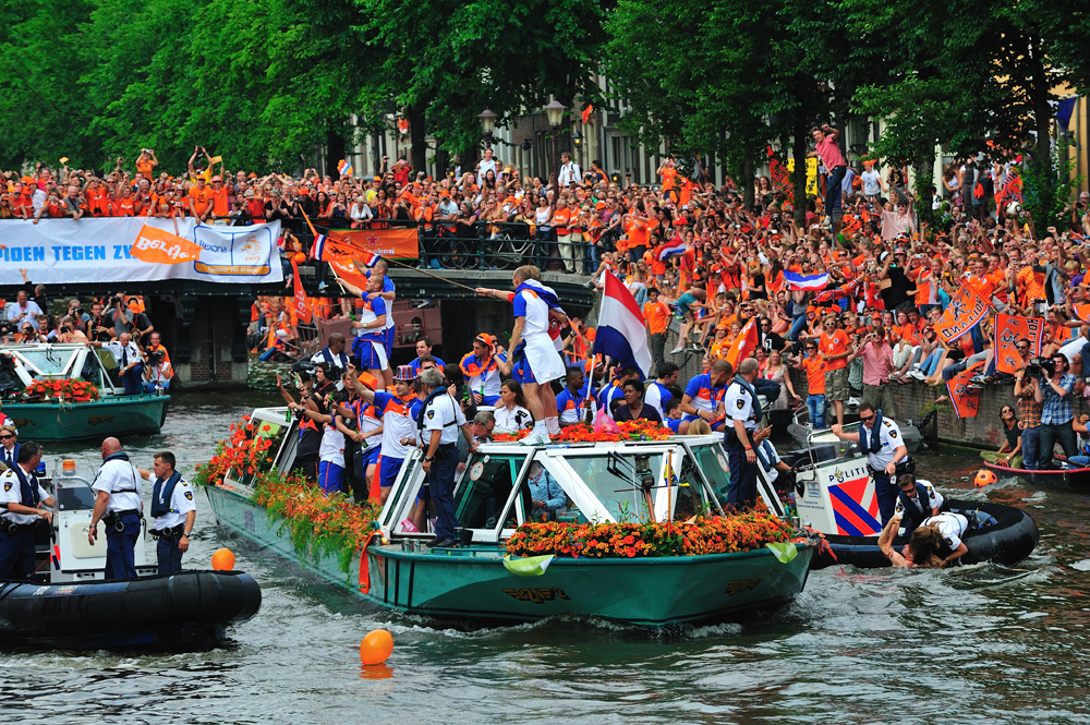 Huldiging Oranje in Amsterdam - van - Diversen - Zoom.nl