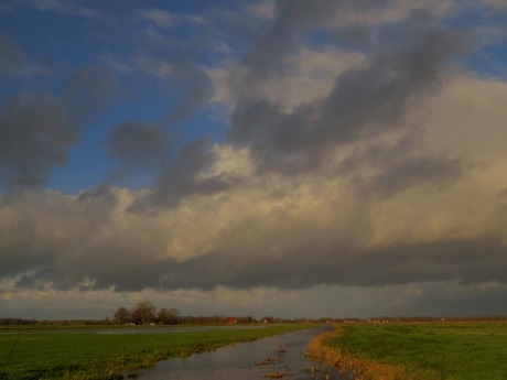 Dreigende lucht bij Alde Ié