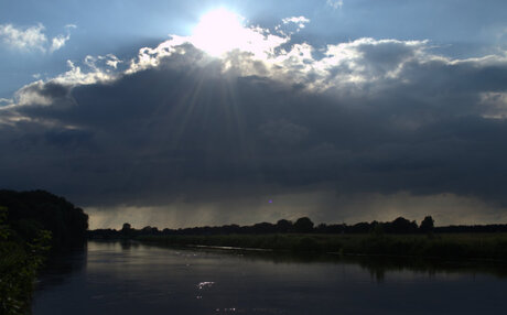 Regen en zonneschijn aan de Vecht