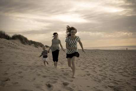 (pvb) effe dollen op het strand