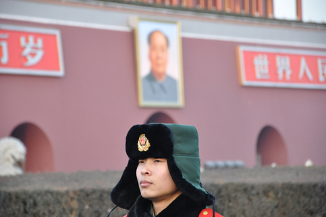 Chinese soldaat voor de Tiananmen poort