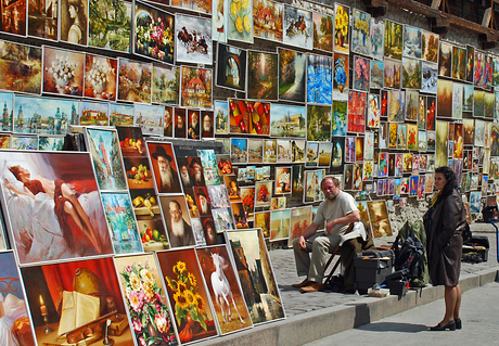 Schilderijenhandelaar in Krakau, Polen