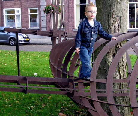 DAMIAN OP HET KUNSTWERK