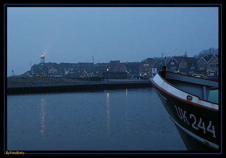 misty evening op urk..