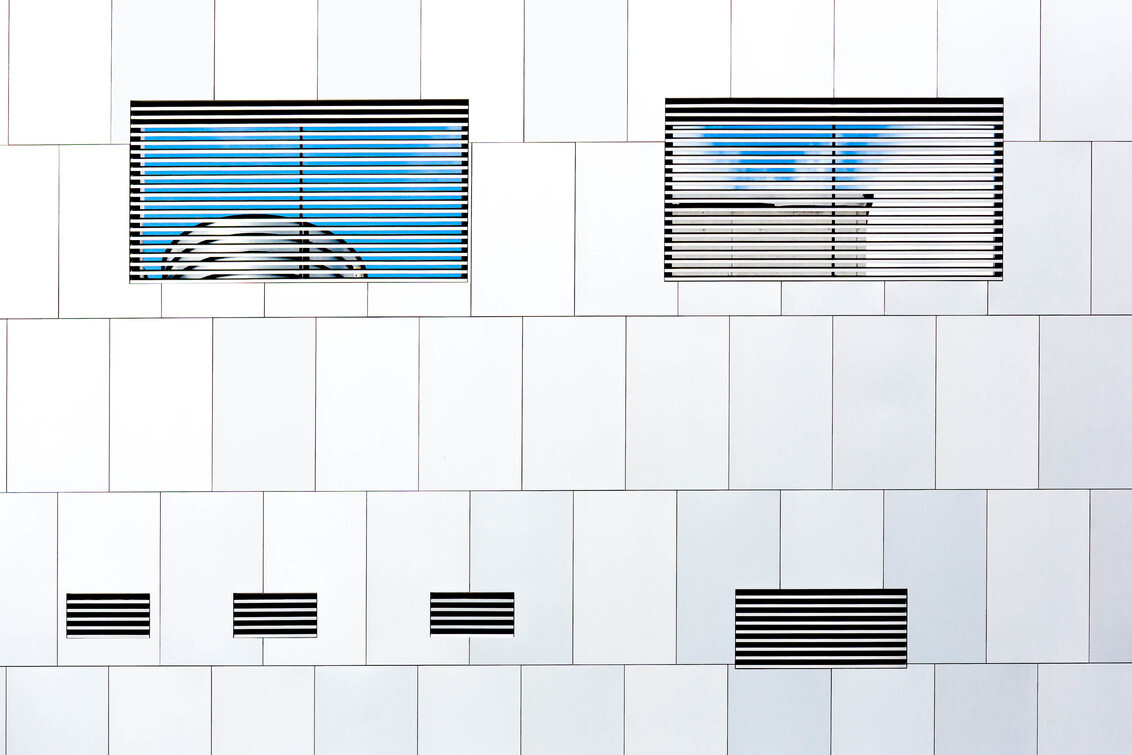 Asymmetric Architecture - Mooi gebouw ,aan de buitenkant is praktisch alles asymmetrisch   geplaatst.
Fijn weekend.

Jan - foto door niezen_zoom op 09-04-2016 - deze foto bevat: lijnen, architecture, assymetrisch