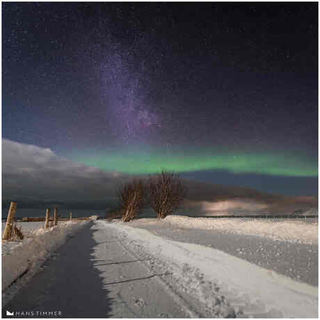 Double catch: Aurora Borealis and the Milky Way