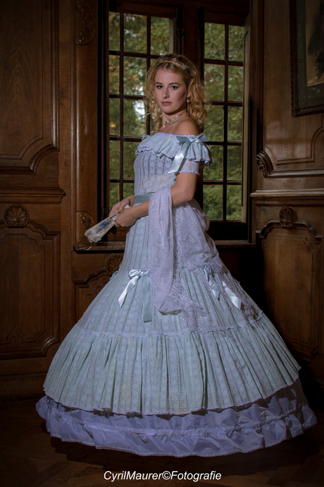 Renata in a klassieke jurk