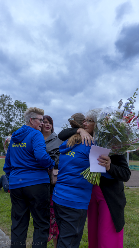Omhelzing van een bekend gezicht 