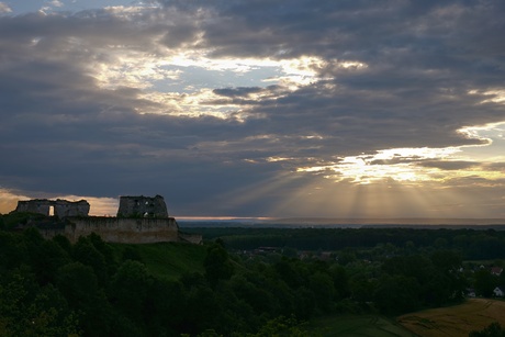 Uitzicht B&B in Coucy-le-chateau-auffrique