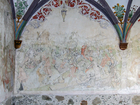 Eén van de wanden, waarmee ze bezig waren, om opnieuw in te kleuren.