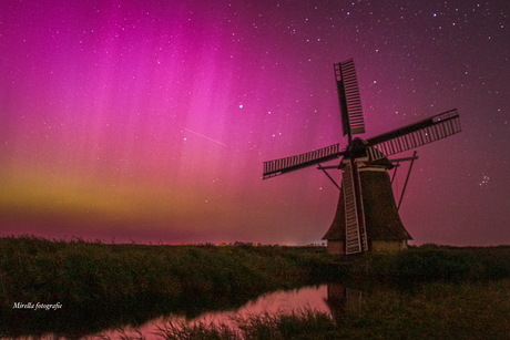 Molen met noorderlicht 