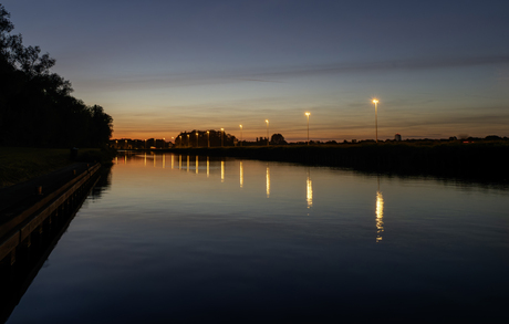 Noord Willemskanaal bij nacht