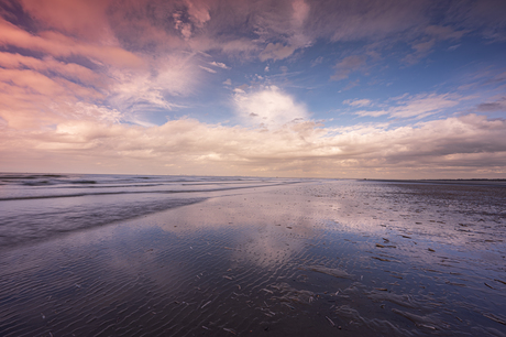Wolken en strand