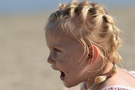 Spelen op het strand