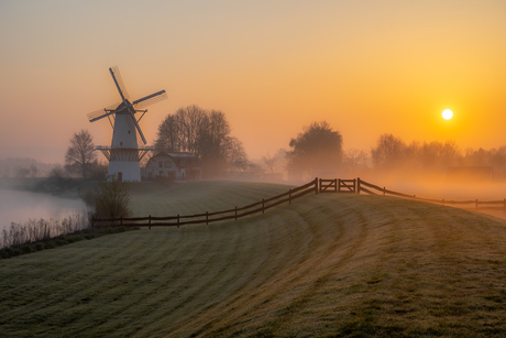 zonsopkomst molen de vlinder