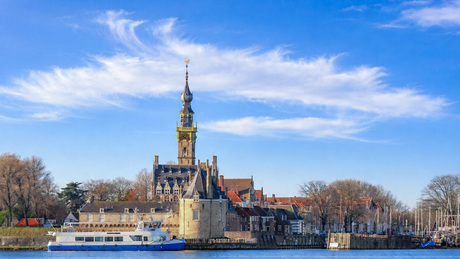 Sluiers boven het stadhuis