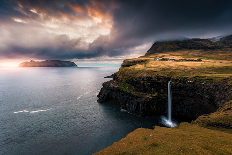 Where the island holds the sky