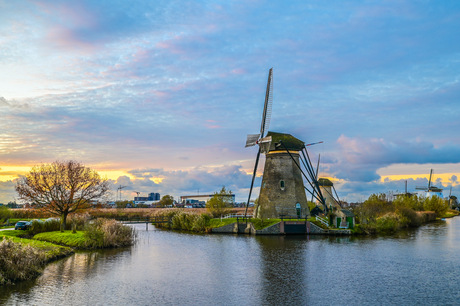 Kinderdijk tegen de avond 