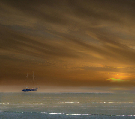 Even de rust opzoeken. - Een fotobewerking gemaakt van iets en niets, er komt altijd wat te voorschijn gaandeweg. - foto door AA-99 op 06-03-2023 - deze foto bevat: onbewoond eiland, sony, dslr-a100, iso 100, diafragma ƒ/13, sluitertijd 1/200s, brandpuntafstand 75mm, wolk, water, lucht, atmosfeer, nagloeien, boot, schemering, zonsondergang, waterscooters, zonsopkomst