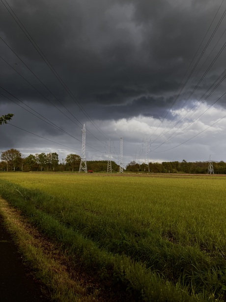 Vlaamse velden wachten op onweer
