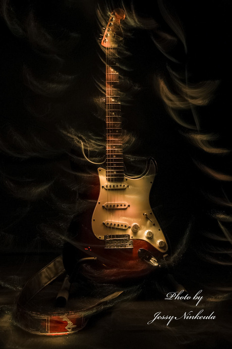 Nostalgische elektrische gitaar in combinatie met light painting 