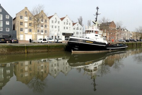 P1300321  Maassluis Binnenhaven  de OLDIE  sleper  STEENBANK uit 1960    6 mrt 2026 