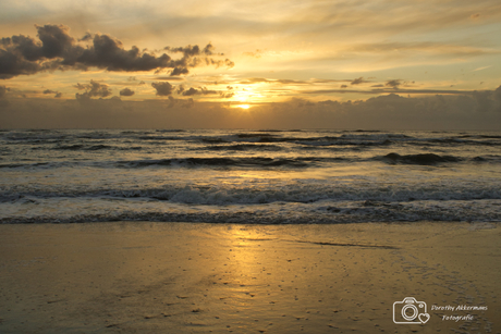 Zonsondergang aan zee (5)