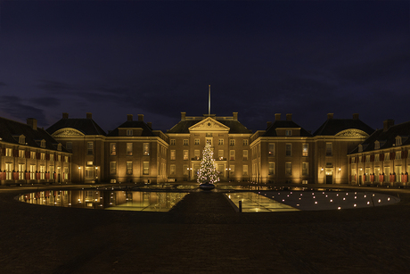 Paleis Het Loo bij avond