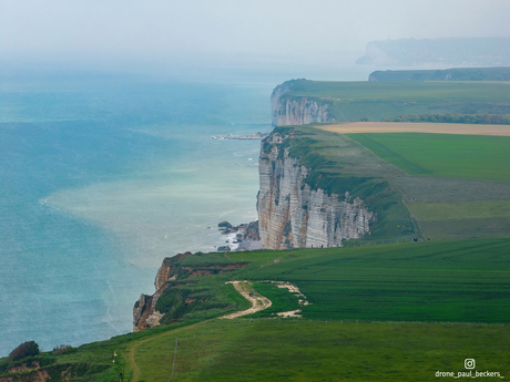 Indrukwekkende rotswanden in ÉTRETAT Normandië | Frankrijk  Dronefotografie | Film: Paul Beckers