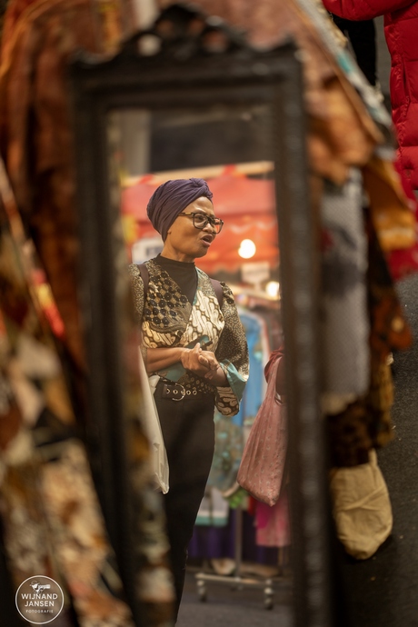 Mirror image tell me