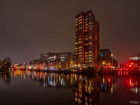 Nachtreflectie bij de Emmasingel.