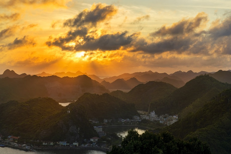 Sunset over Cat Bà Island