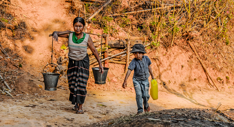 Water halen in Myanmar