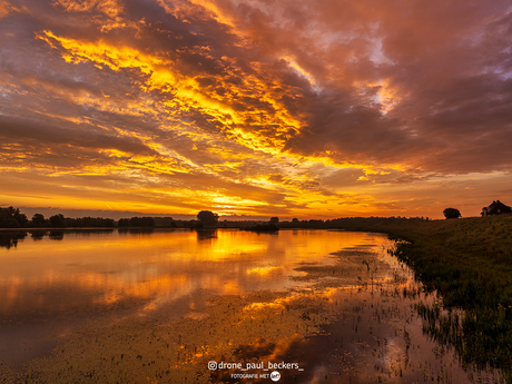 Zonsopgang boven de Ooijpolder