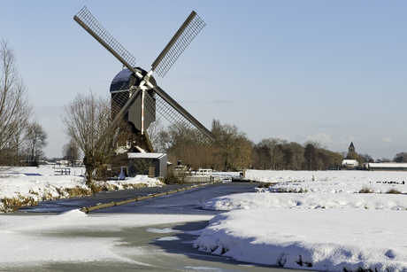 molen in de sneeuw