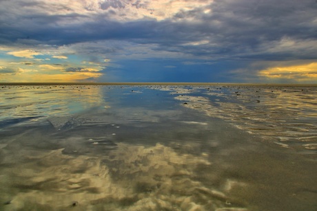 Weerspiegeling Wad en lucht