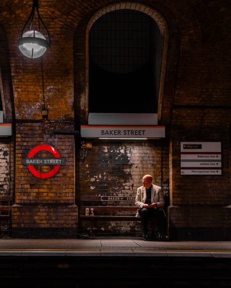 Wachten op de metro in Londen 
