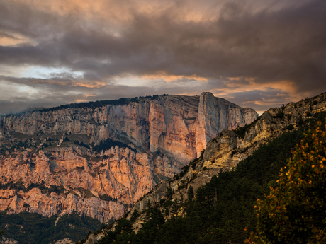 De zon gaat onder in het Vercors massief